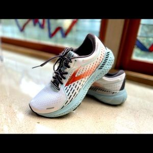 Brooks Adrenaline running shoes. Women size 7.5